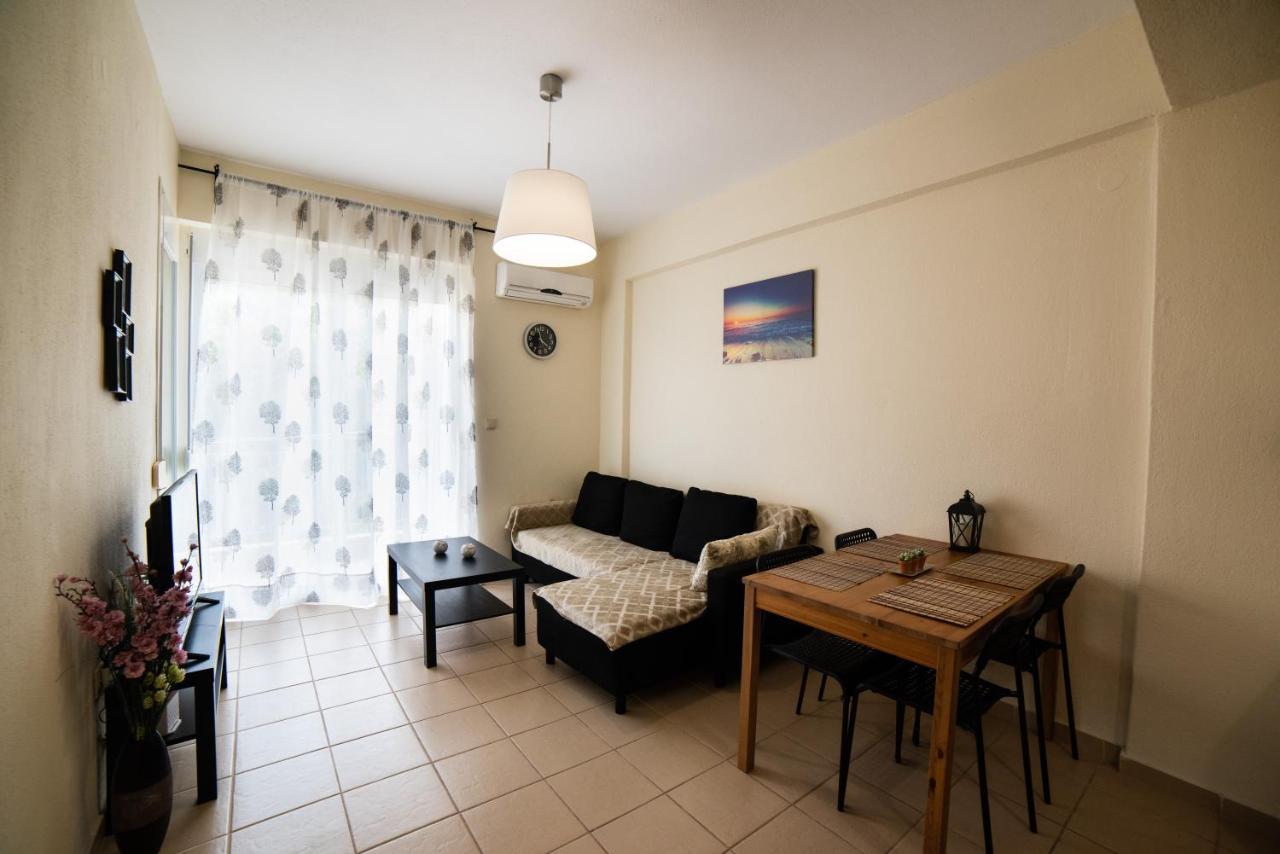 Apartment Nea Potidea. Exterior photo